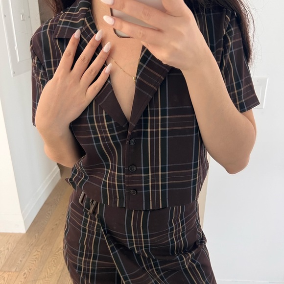 Brown plaid button up collard top - Picture 2 of 6